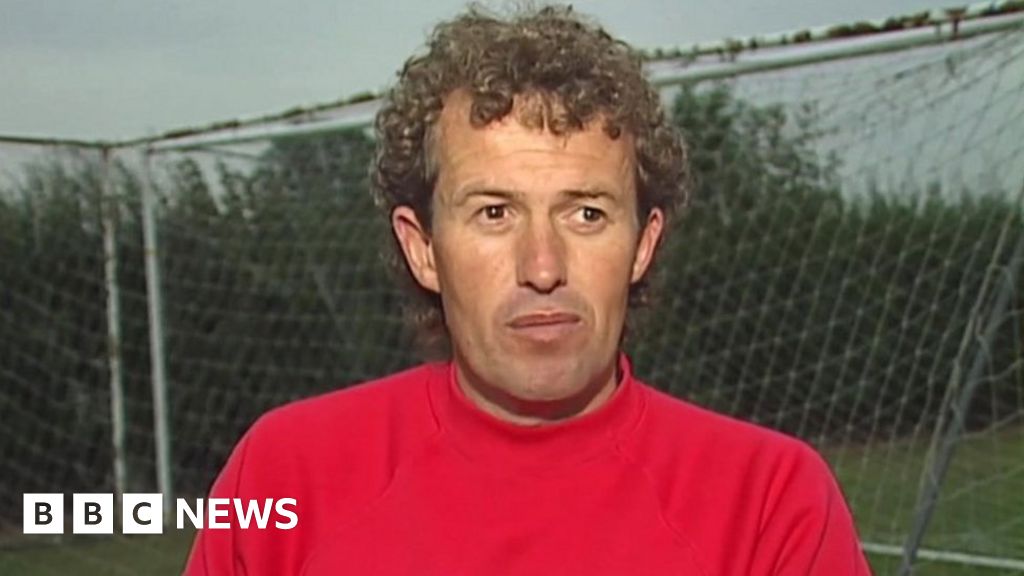 Paedophile football coach Bennell dies in prison