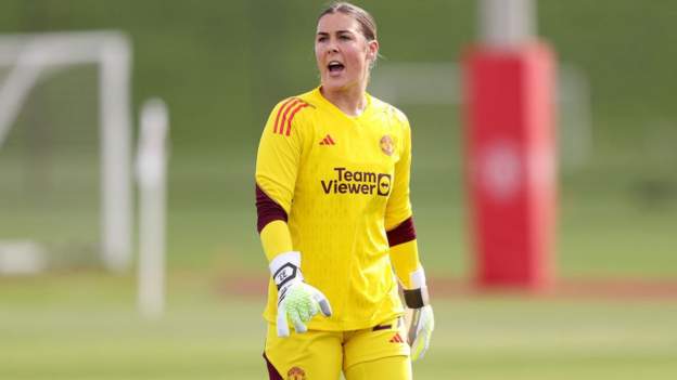Mary Earps: Mark Skinner happy to keep 'exceptional' goalkeeper at Man Utd