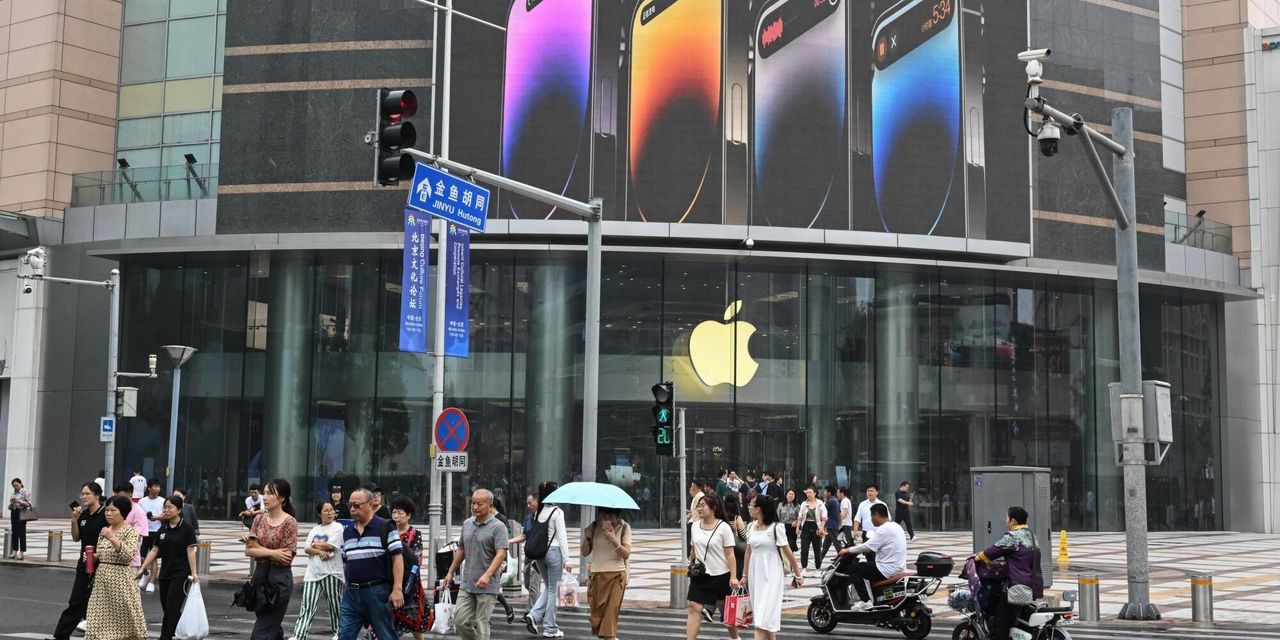 Apple’s China Dependency Spooks Investors After Ban