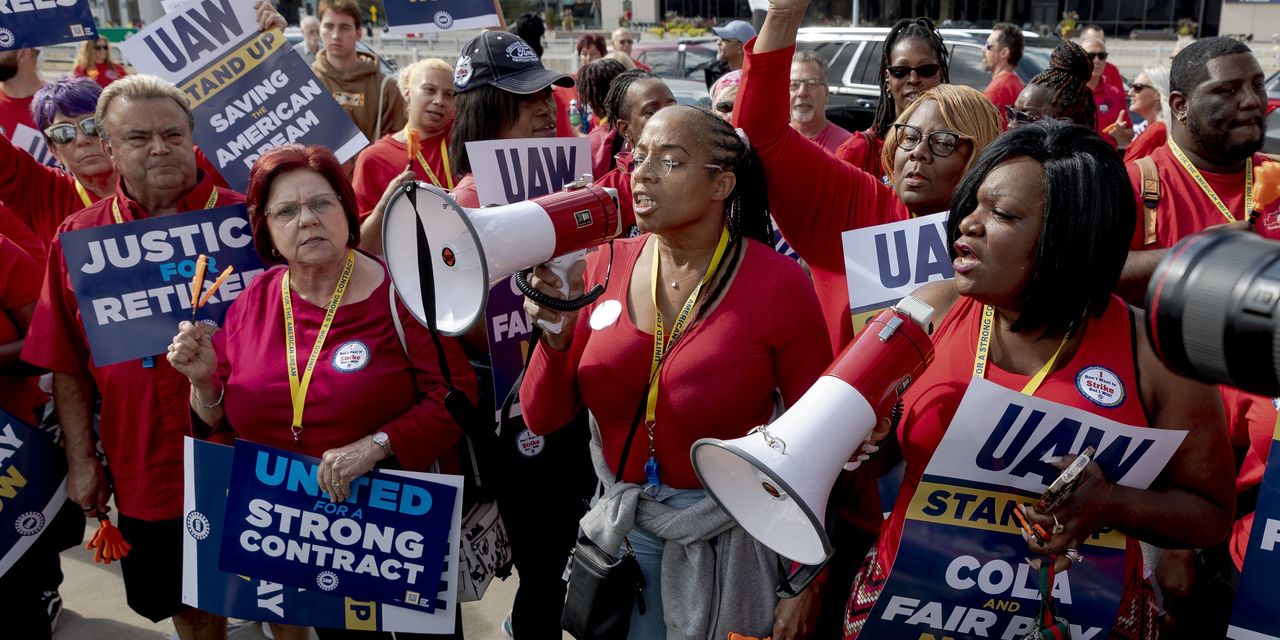 How UAW Tossed Its Old Playbook and Pursued a Surprise-Attack Strike Strategy